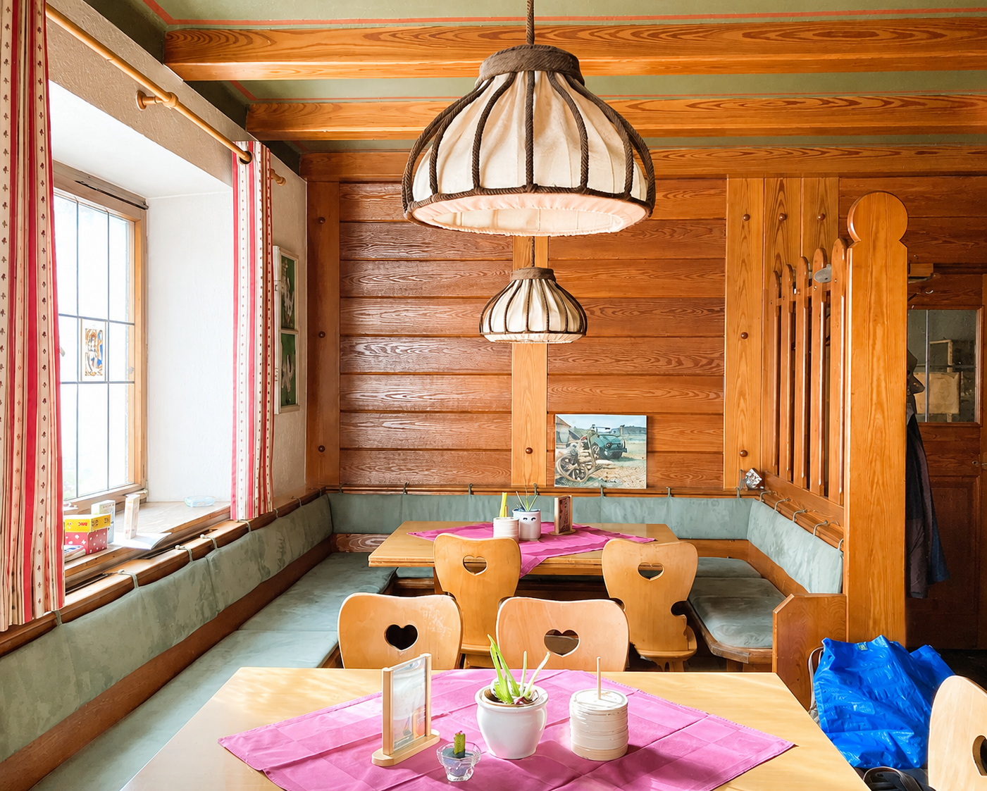 Essen und Trinken im Gasthaus Adler